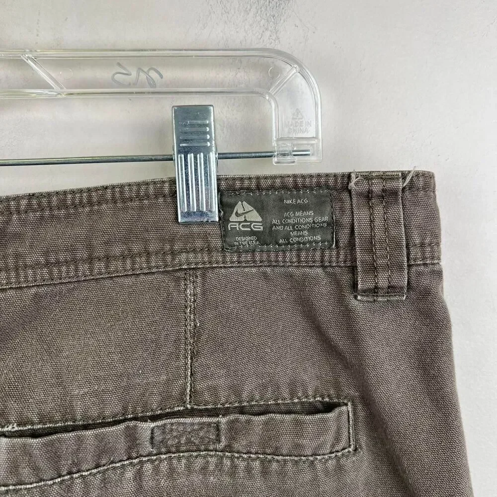 Nike ACG Brown Cargo Shorts With Multiple Pockets Size XL ( 36)